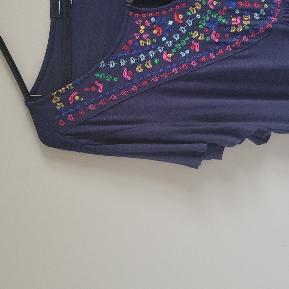 Embroidered Top - Picture 5 of 6